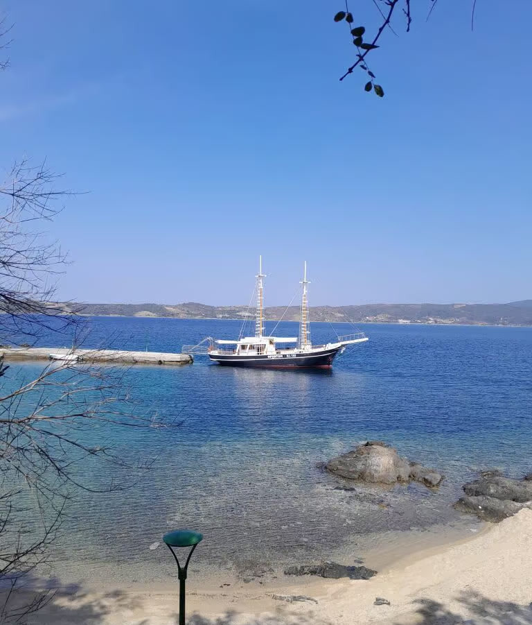Sailboat in clear Ammouliani waters